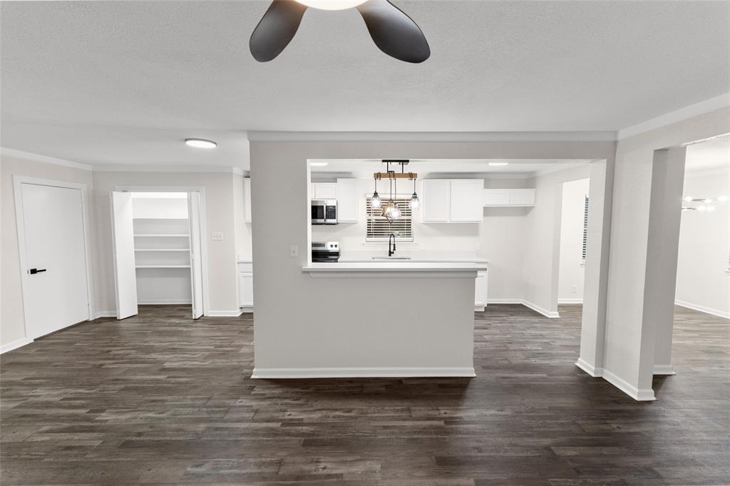 Country Club Manor - Residential