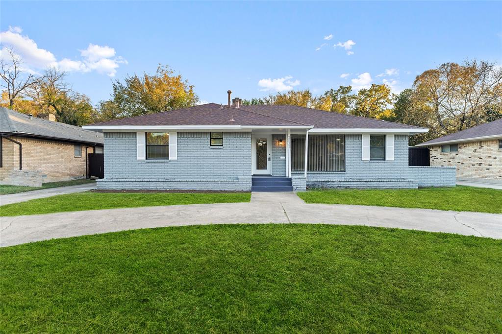 Country Club Manor - Residential