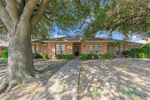 1445 Thunderbrook Drive DeSoto TX 75115