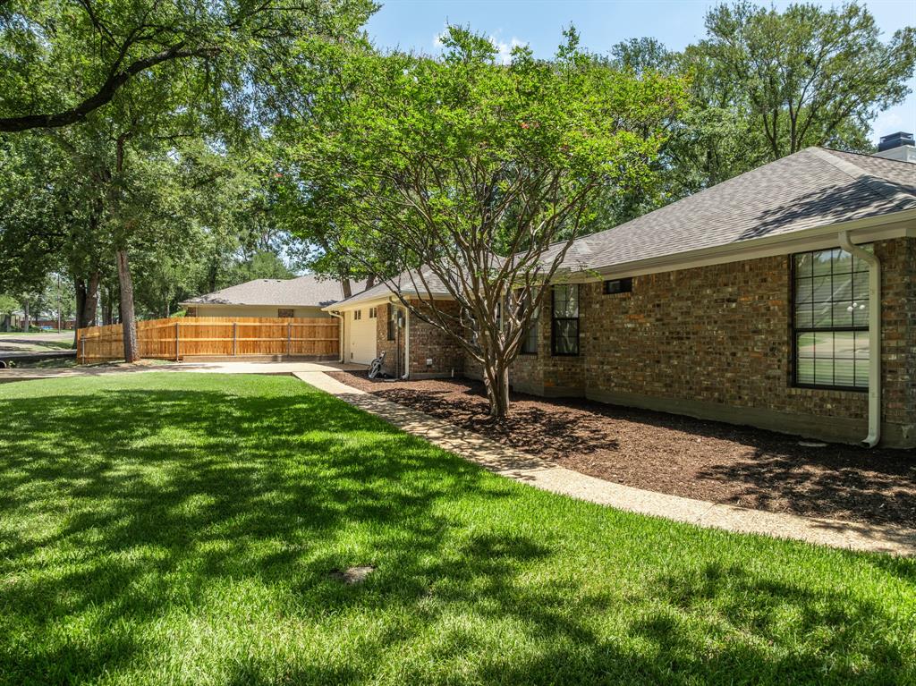101 Lost Oaks Drive