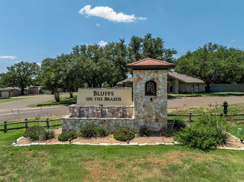 101 Lost Oaks Drive