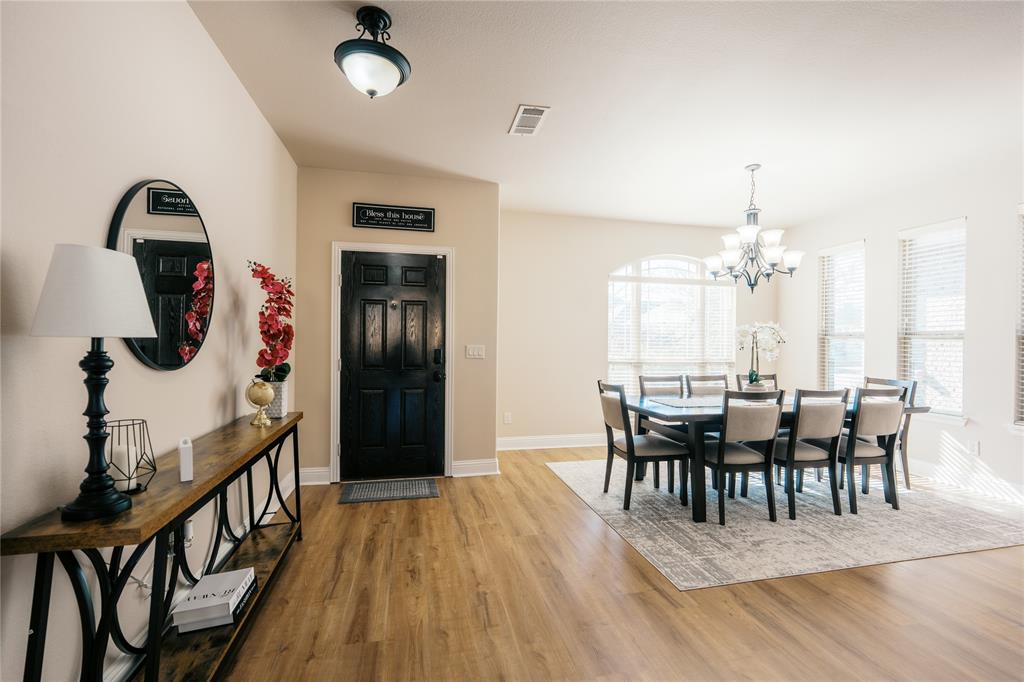 728 Chatsworth Drive