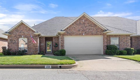 Photo of 2306 Homestead Lane, Tyler, TX 75701 (MLS # 21396857)