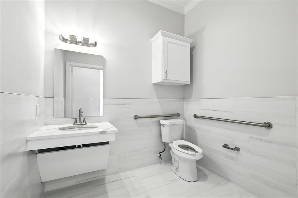 Monarch Crossing - Commercial Lease