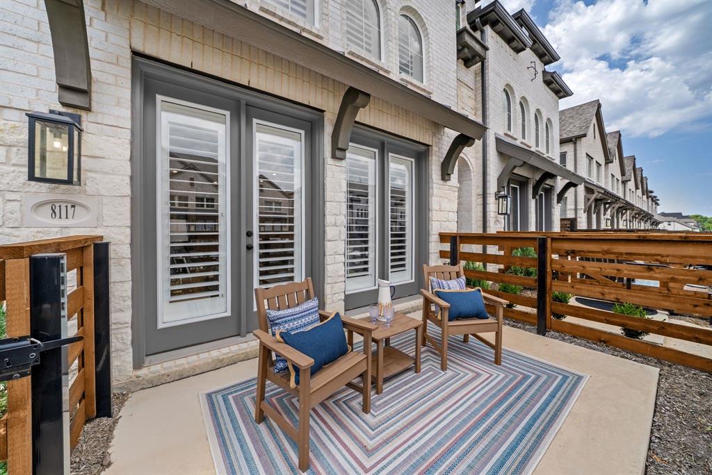8117 Legacy Oak Drive