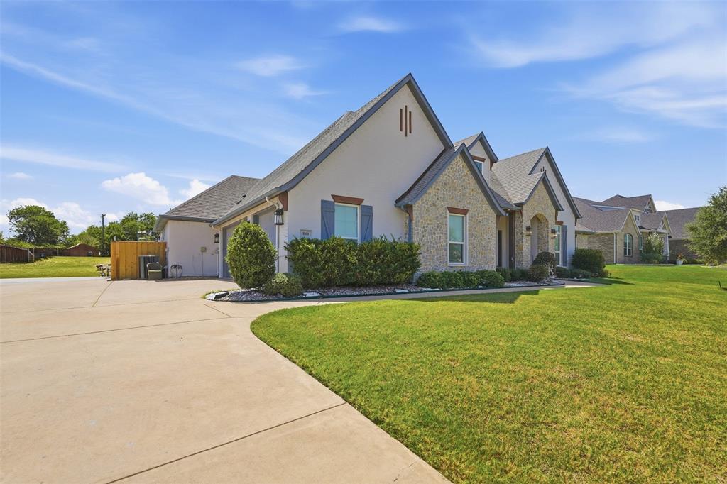 860 San Saba E