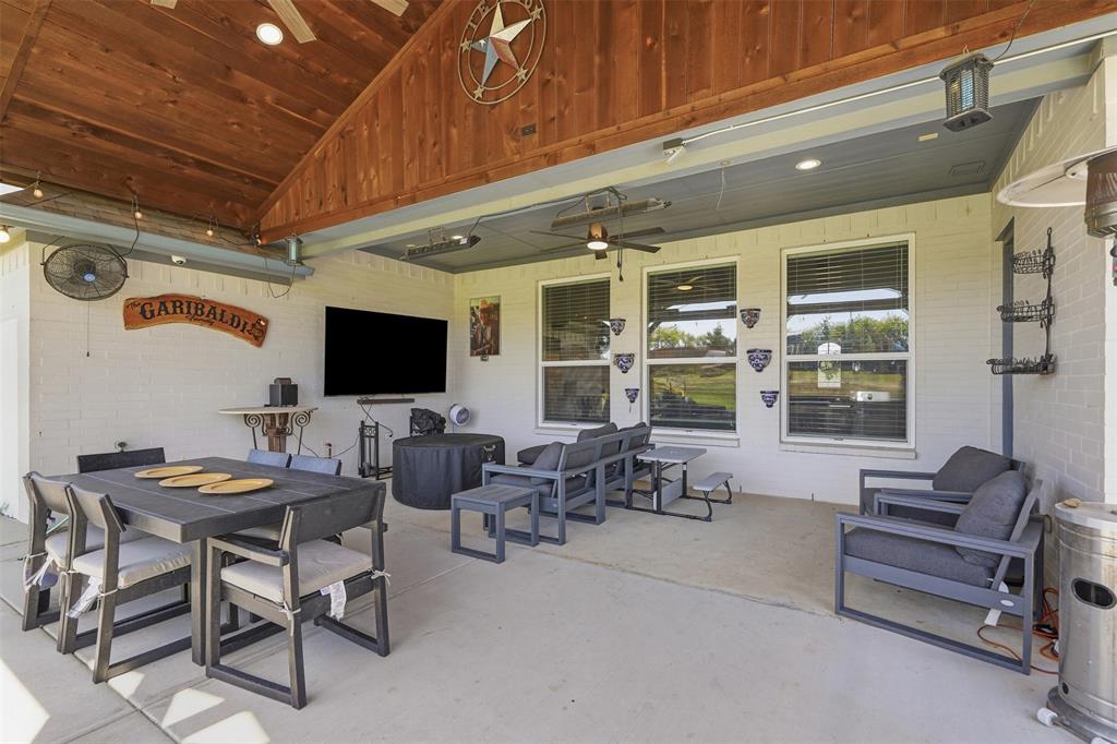 860 San Saba E