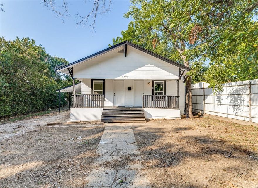 Newly updated home with tons of flexible space, perfect for multigenerational households, househacking, and having guests over. The huge lot features a driveway with a carport and detached double door garage in the backyard. Semi renovated kitchen and bathrooms for a quick move in, while keeping room for improvements and not having to worry about big ticket items like roof, HVAC and windows.