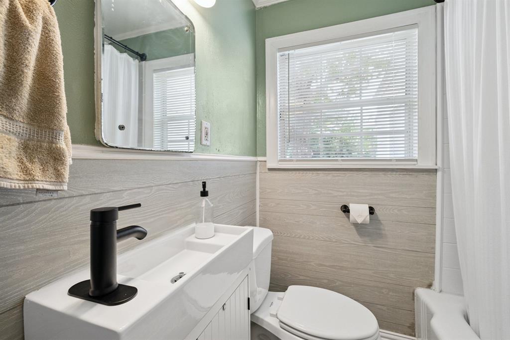 Arlington, Texas 76011, United States, 3 Bedrooms Bedrooms, ,1 BathroomBathrooms,Residential,Pending,165935