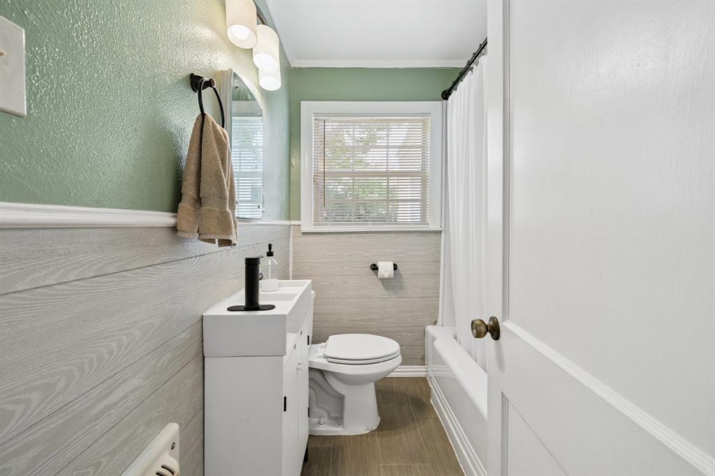 Arlington, Texas 76011, United States, 3 Bedrooms Bedrooms, ,1 BathroomBathrooms,Residential,Pending,165935