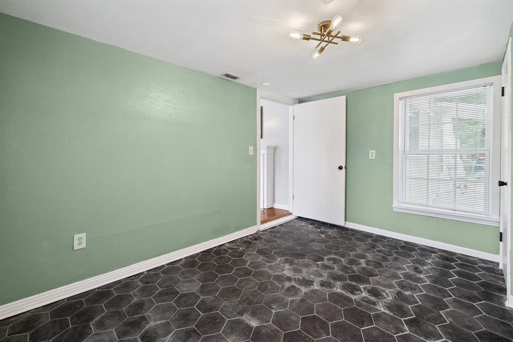 Arlington, Texas 76011, United States, 3 Bedrooms Bedrooms, ,1 BathroomBathrooms,Residential,Pending,165935