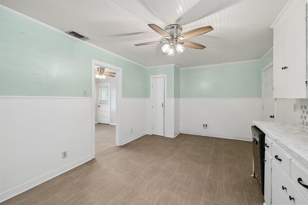 Arlington, Texas 76011, United States, 3 Bedrooms Bedrooms, ,1 BathroomBathrooms,Residential,Pending,165935