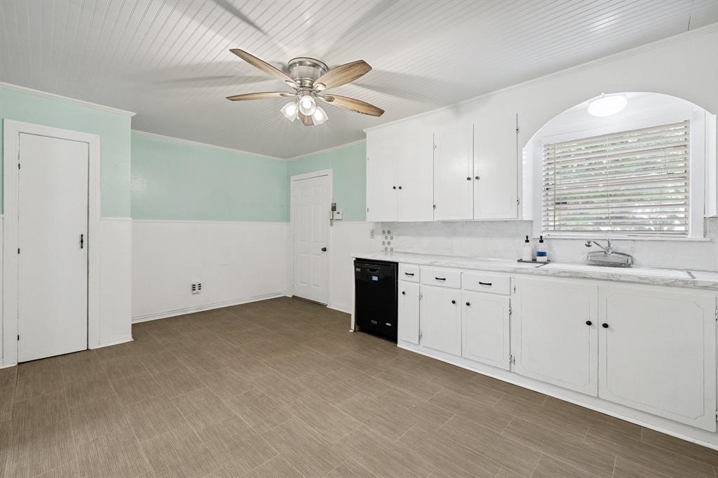 Arlington, Texas 76011, United States, 3 Bedrooms Bedrooms, ,1 BathroomBathrooms,Residential,Pending,165935