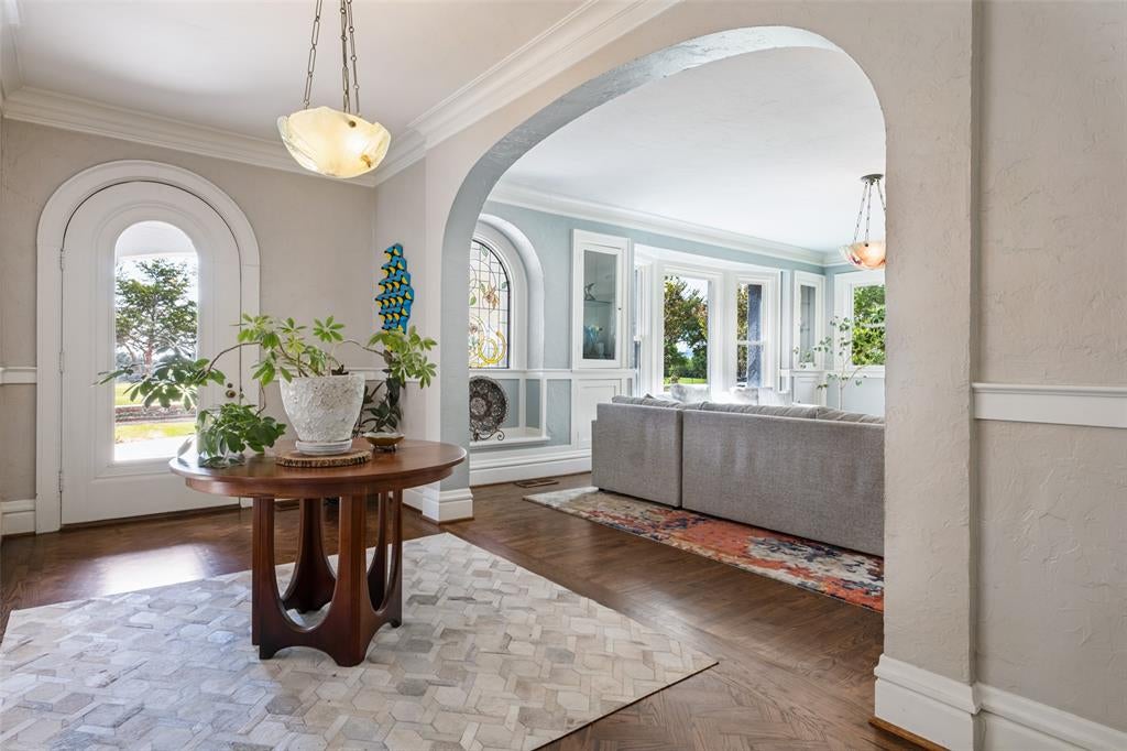 6703 Country Club Circle