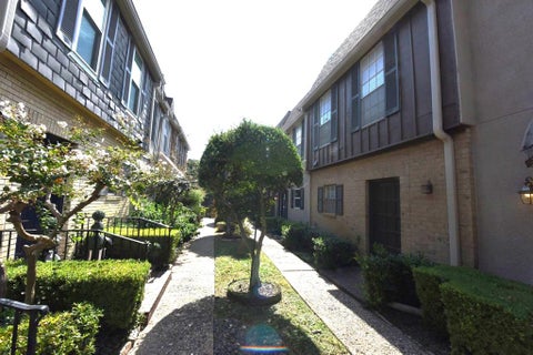 Tiny photo for 2727 Shelby Avenue #M, Dallas, TX 75219 (MLS # 21396638)