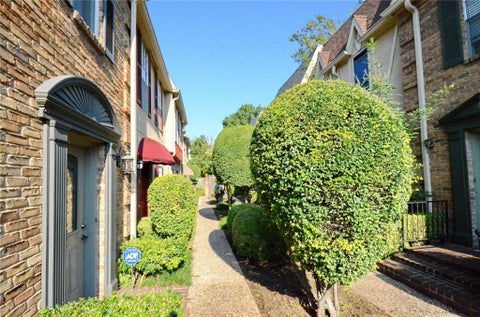 Tiny photo for 2727 Shelby Avenue #M, Dallas, TX 75219 (MLS # 21396638)