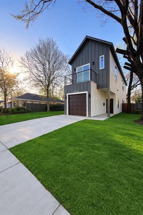 Photo of 2716 Dorris Street, Dallas, TX 75215 (MLS # 21208425)