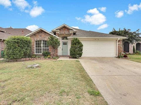 1013 Grand Central Parkway Saginaw TX 76131