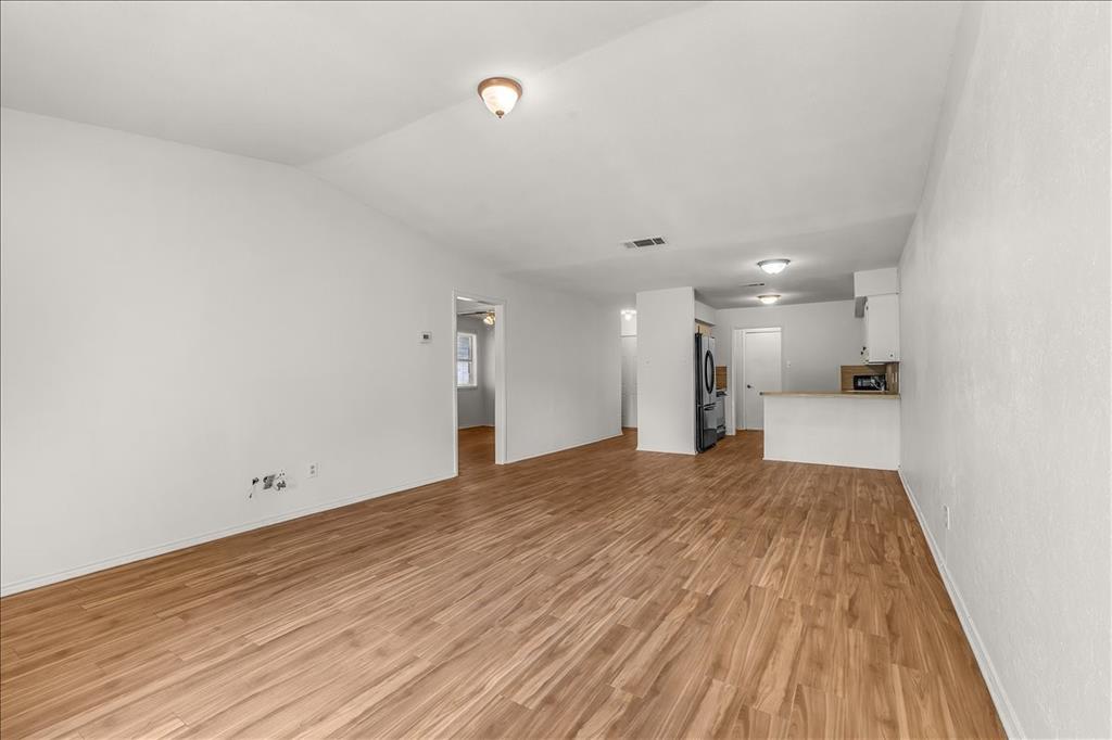 6817-6819 W Cleburne Road