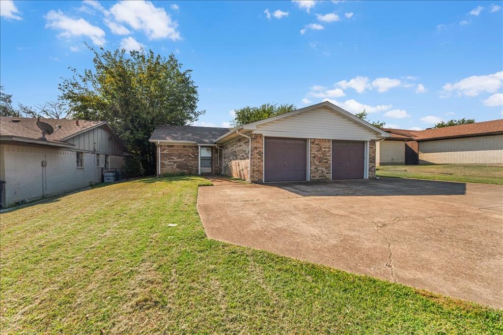 6817-6819 W Cleburne Road