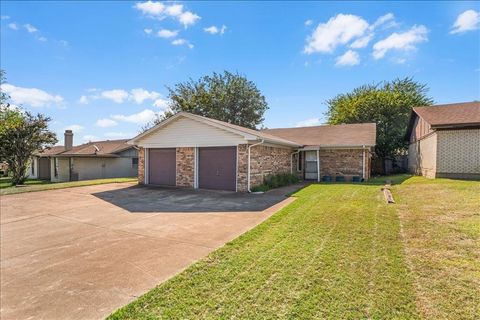 6817-6819 W Cleburne Road Fort Worth TX 76133
