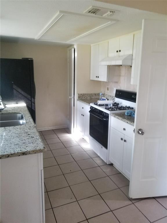 Holiday Park North 02 Rev - Residential Lease