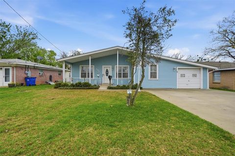 Photo of 704 Abney Street, Whitesboro, TX 76273 (MLS # 21226556)
