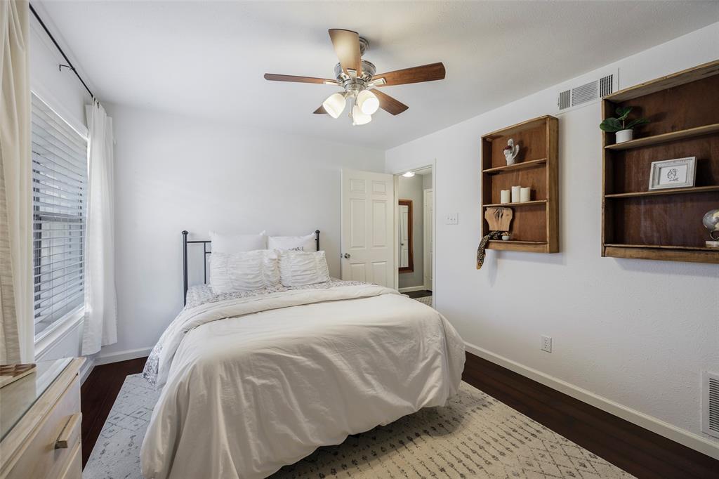 Glen Oaks Twnhms Condo - Residential Lease