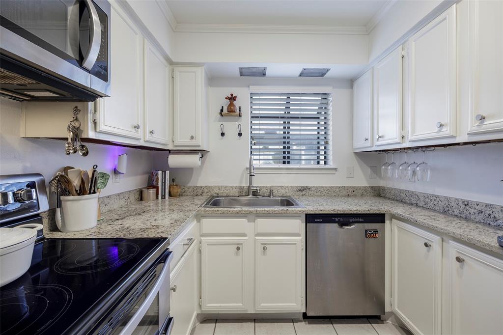 Glen Oaks Twnhms Condo - Residential Lease