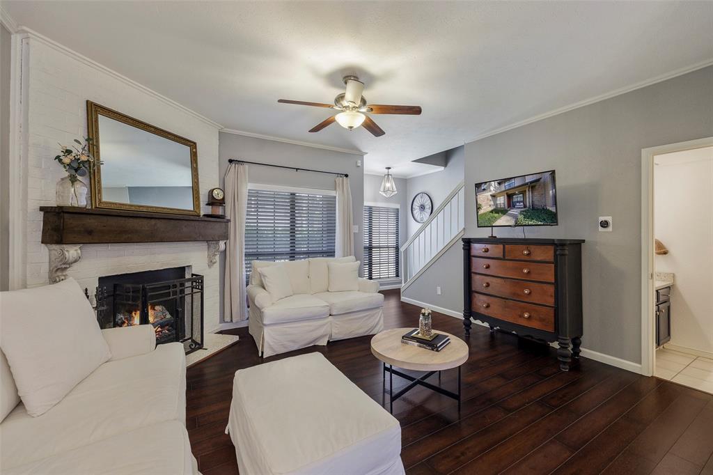 Glen Oaks Twnhms Condo - Residential Lease