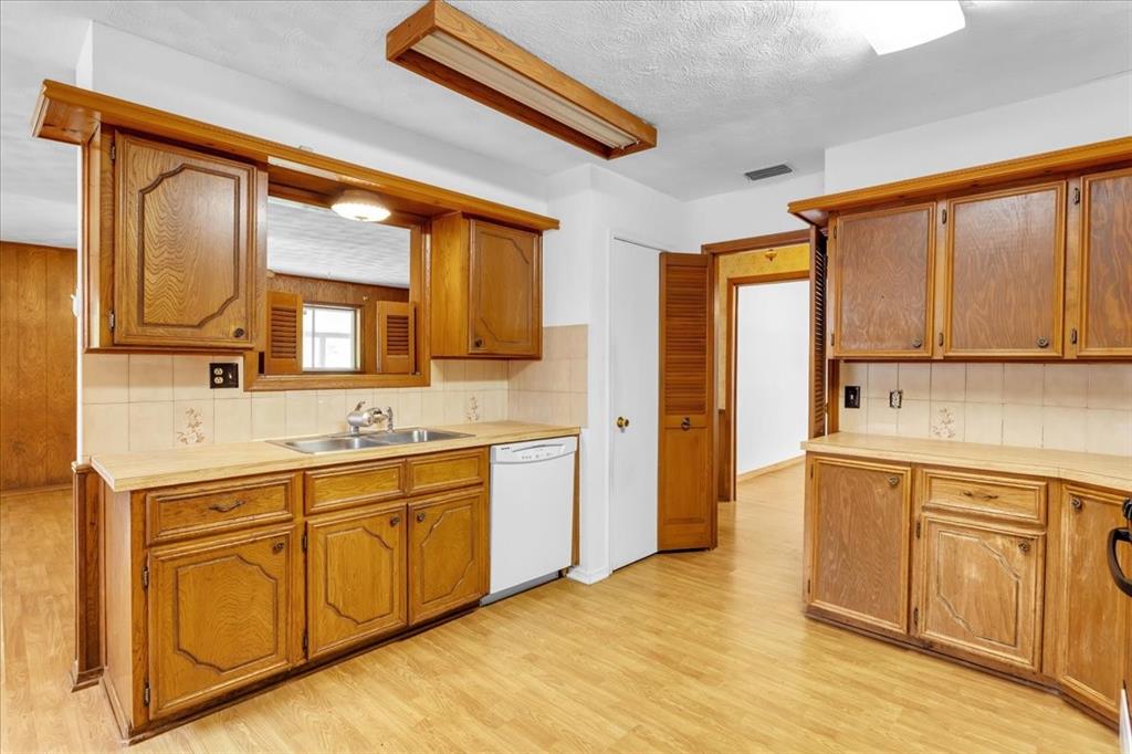 813 S Valentine Drive