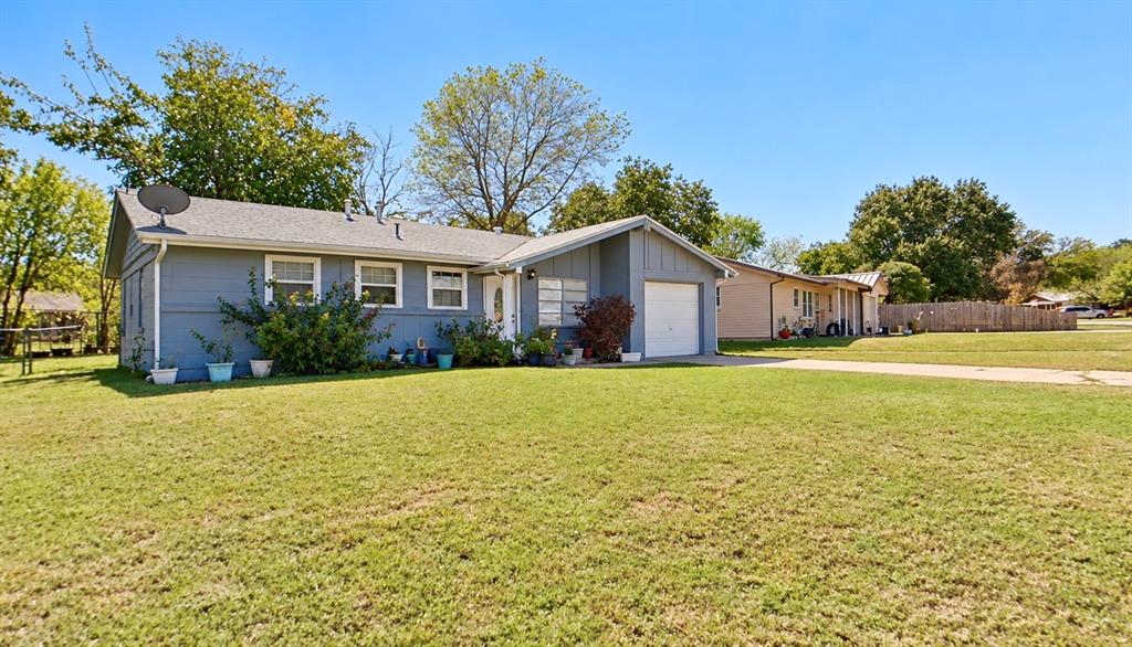 Photo of 8829 Easley Street, White Settlement, TX 76108 (MLS # 21419872)