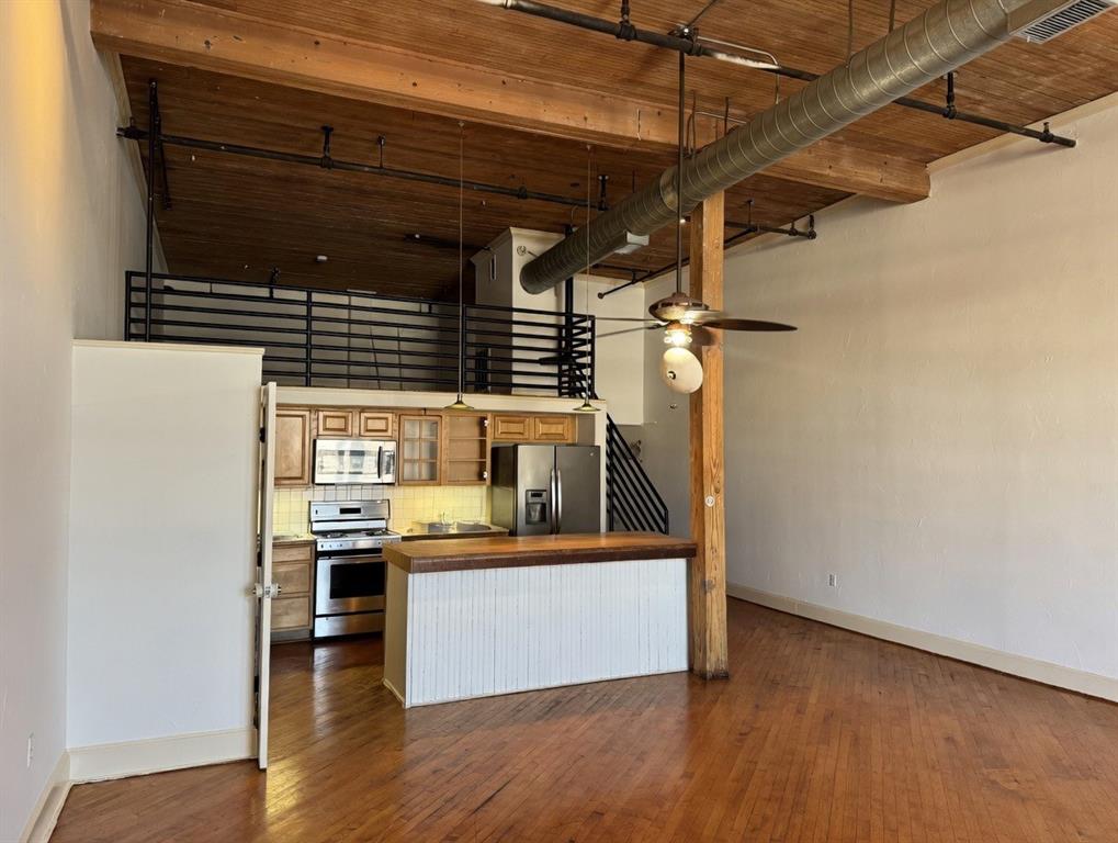 3026 Commerce Street 205