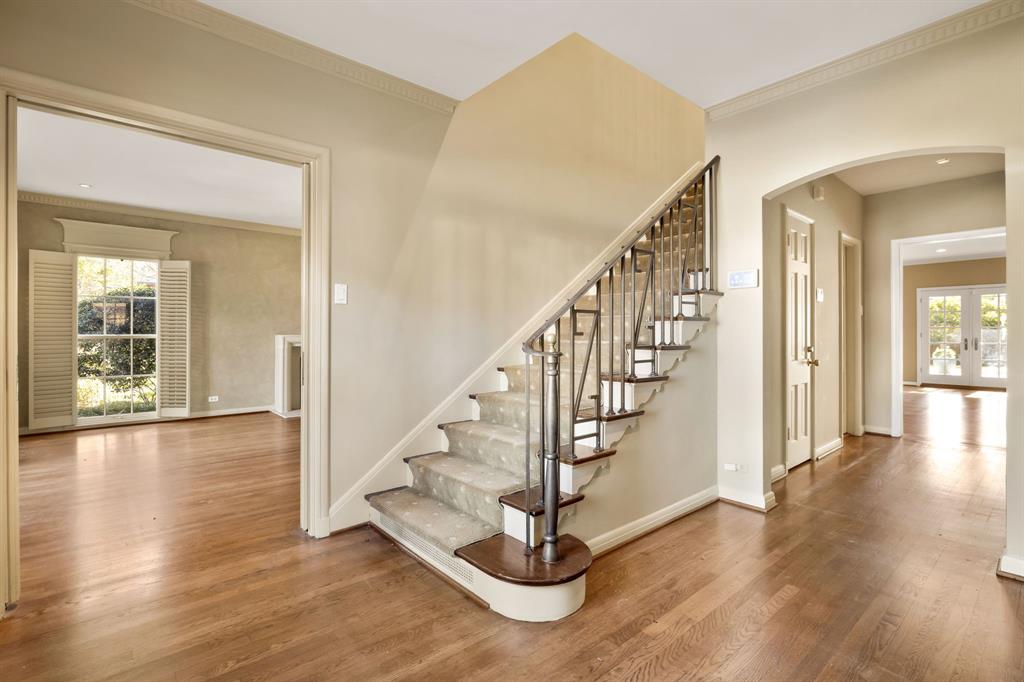 6214 Deloache Avenue