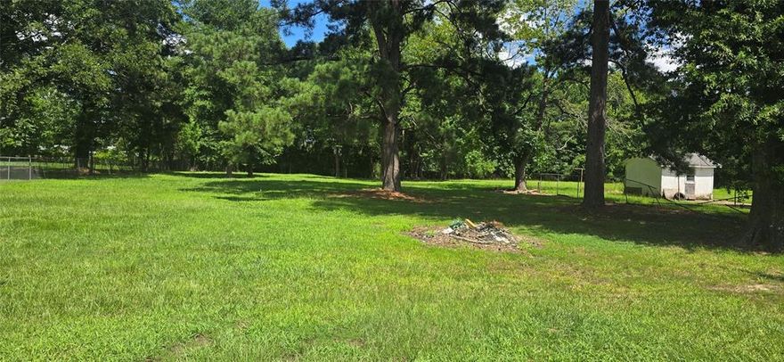 Looking to build your dream home? This 0.723-acre lot is located in an established neighborhood and is ready for your new build. Purchase together with MLS #21146034 at 409 Elm Street to create a combined lot of over 1.5 acres, offering endless possibilities for your vision.
