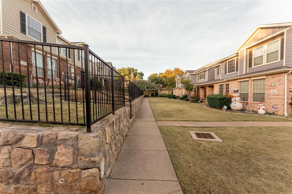 2252 Stoneleigh Place