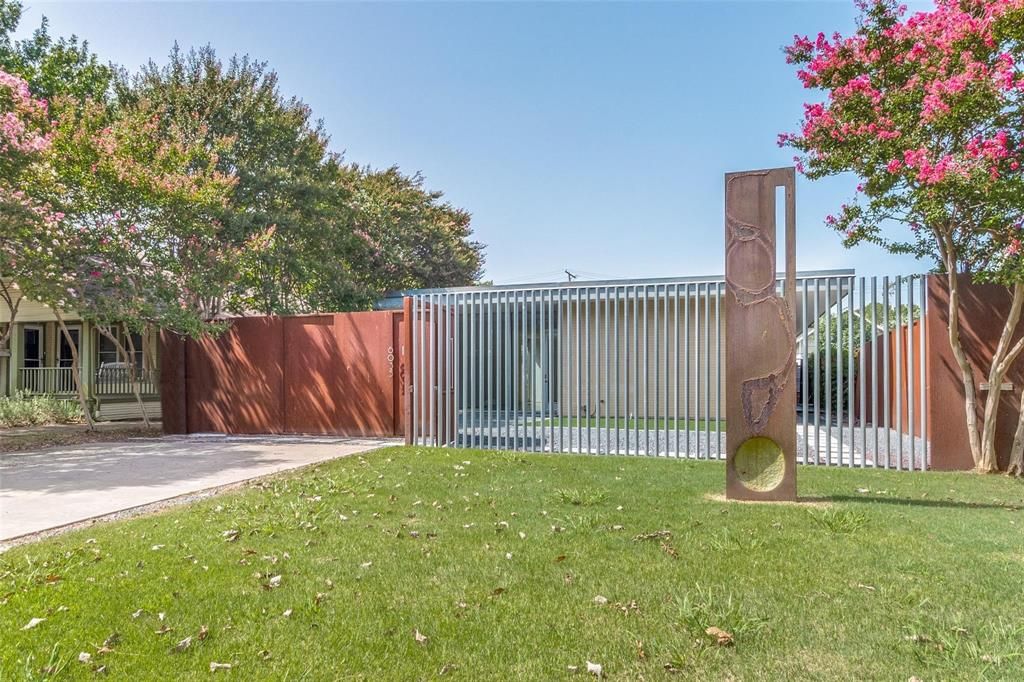 Photo of 6035 Prospect Avenue, Dallas, TX 75206 (MLS # 21304766)