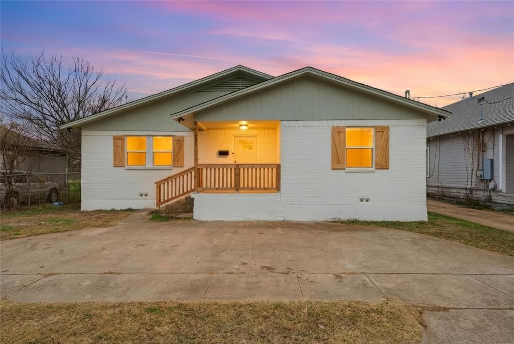 Photo of 1221 Chestnut Street, Waco, TX 76704 (MLS # 21164184)