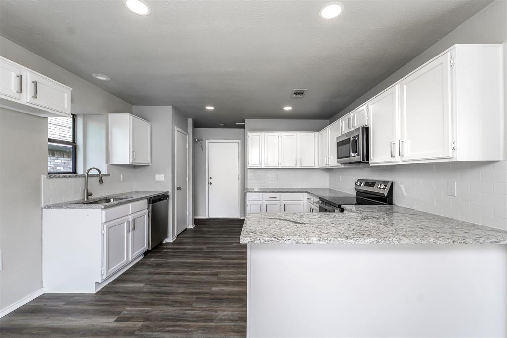 6105 Meadowside Trail