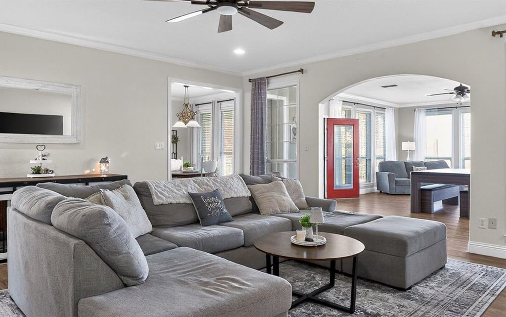 2515 Lakeshore Drive