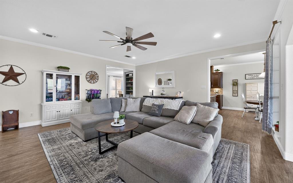 2515 Lakeshore Drive