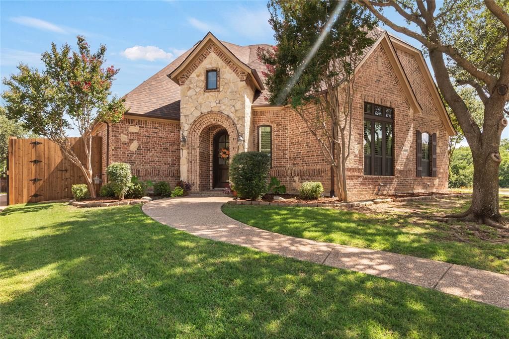 Photo of 8300 Southridge Court, North Richland Hills, TX 76182 (MLS # 21298121)