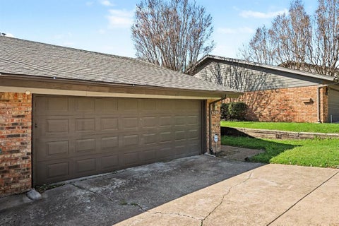 Photo of 6206 Post Oak Terrace, Fort Worth, TX 76112 (MLS # 21388705)