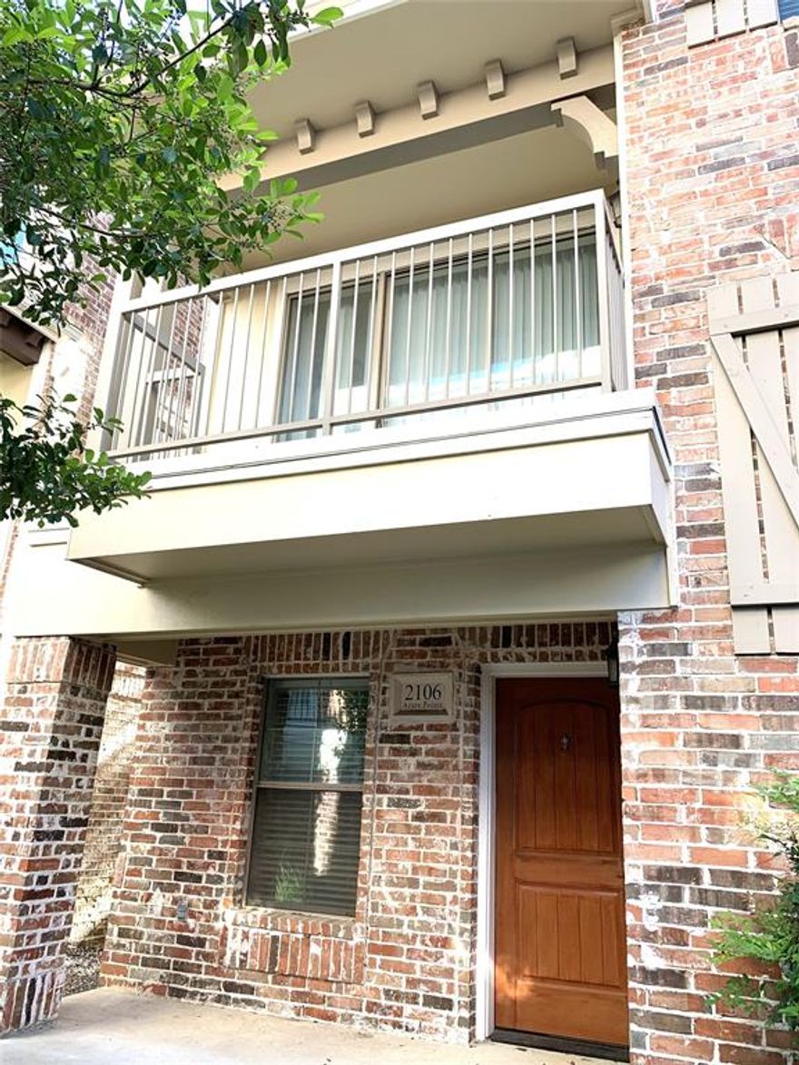 This is a great location close to shopping and dining. Lake Park Estates gated community has a lot to offer with a pool, pond, and pleasant atmosphere. This 3-story condo has a two-car garage with 2 bedrooms, 2 bathrooms, and a study. Stainless appliances, gas cooktop, marble countertops, carpet, and tile. move-in ready.