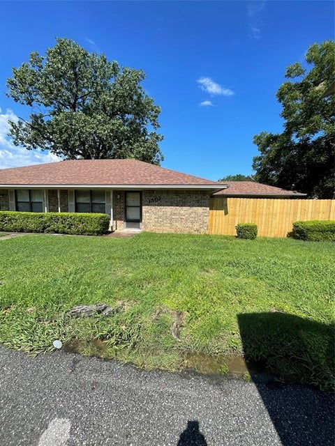 Photo of 1501 W HOUSTON AVE, Denison, TX 75021 (MLS # 21309844)