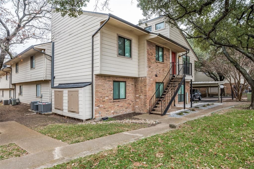 Photo of 6646 E Lovers Lane #902, Dallas, TX 75214 (MLS # 21164323)