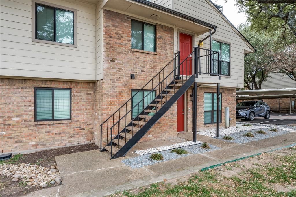 Photo of 6646 E Lovers Lane #902, Dallas, TX 75214 (MLS # 21164323)