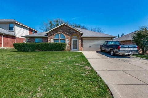 Photo of 1606 Cancun Drive, Mansfield, TX 76063 (MLS # 21404236)
