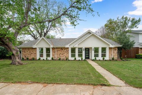 Photo of 1934 Vista Oaks Drive, Carrollton, TX 75007 (MLS # 21227300)