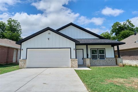 Photo of 1405 E Maddox Avenue, Fort Worth, TX 76104 (MLS # 21301951)